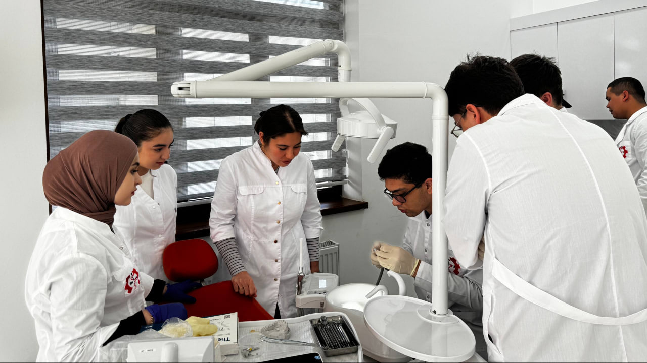 Universitet rasmi 1