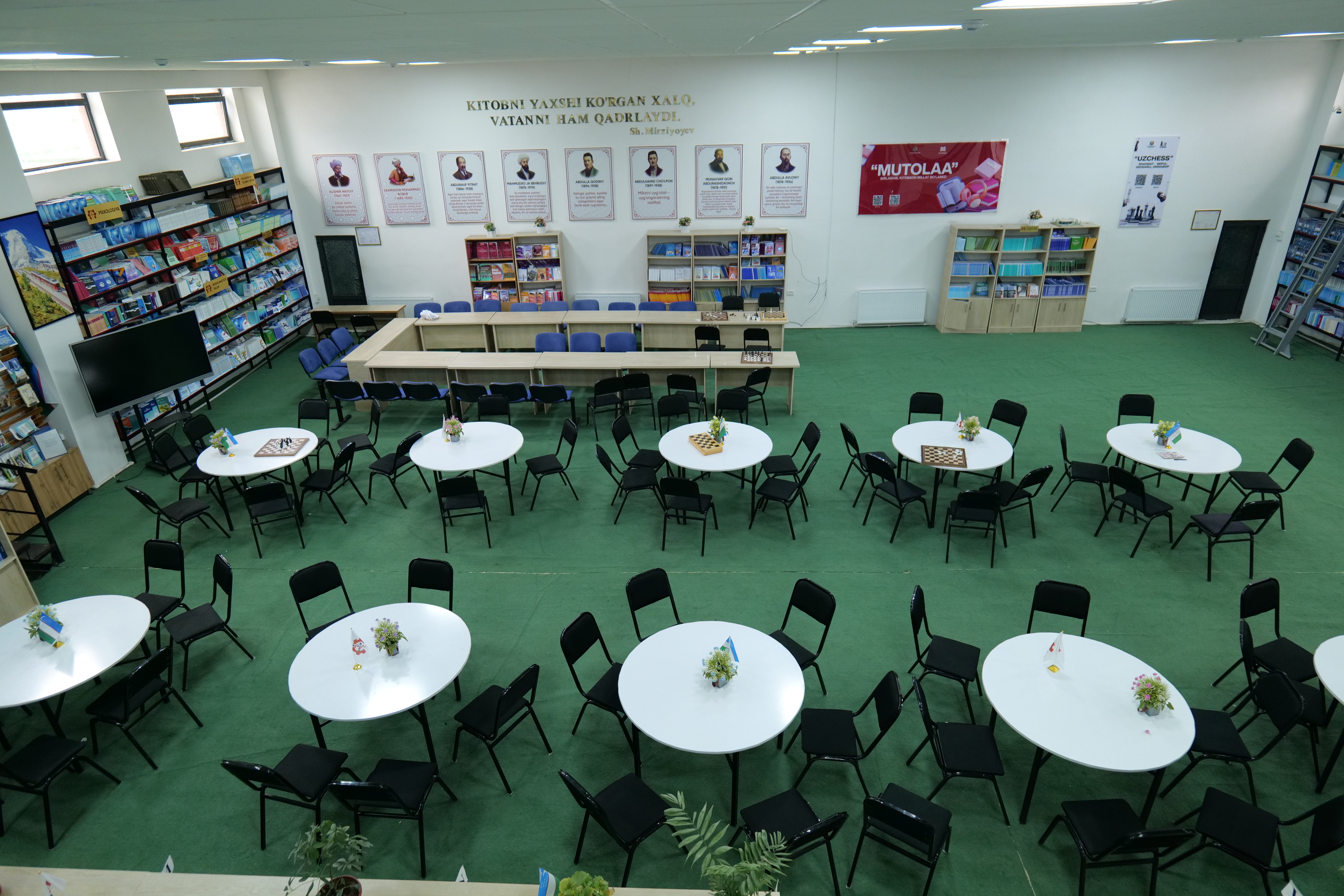 Universitet rasmi 1